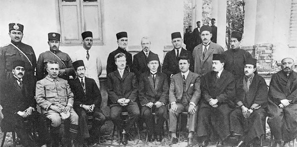 دکتر میلسپو و همکارانش در وزارت مالیه